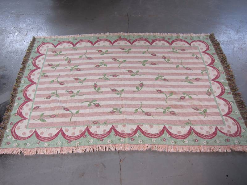 Rosebud Throw Rug