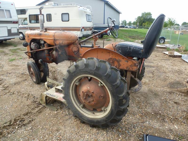 Allis Chalmers FarmLawn Tractor