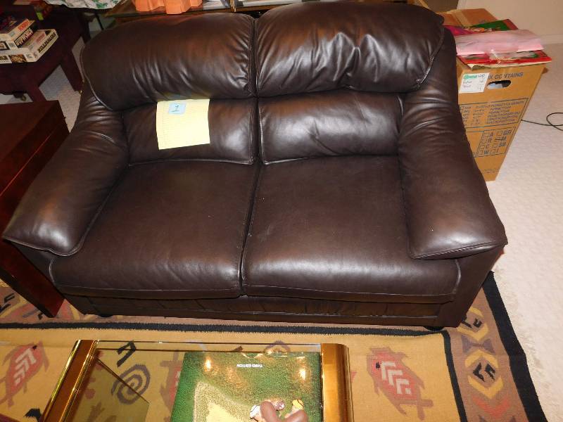 lot 1 image: Dark brown leather Natuzzi bustle back loveseat Richmond seat
