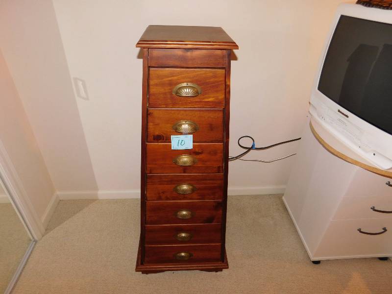 lot 10 image: 7 drawer pyramid chest of drawers compliments item number 14