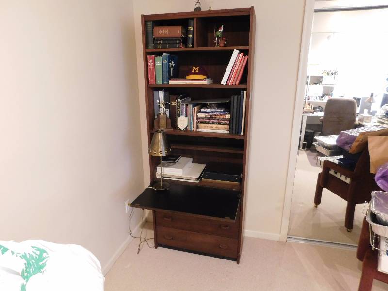 lot 13 image: bookshelf desk with drawers