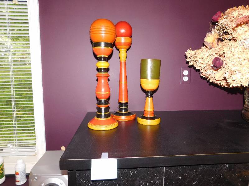 lot 15 image: three candleholders and three premium candles