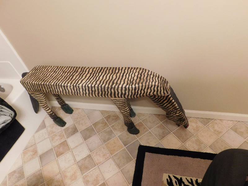 lot 20 image: zebra african items