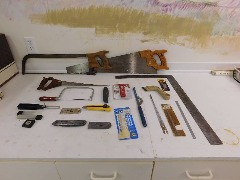 lot 25 image: several cutting tools and saws