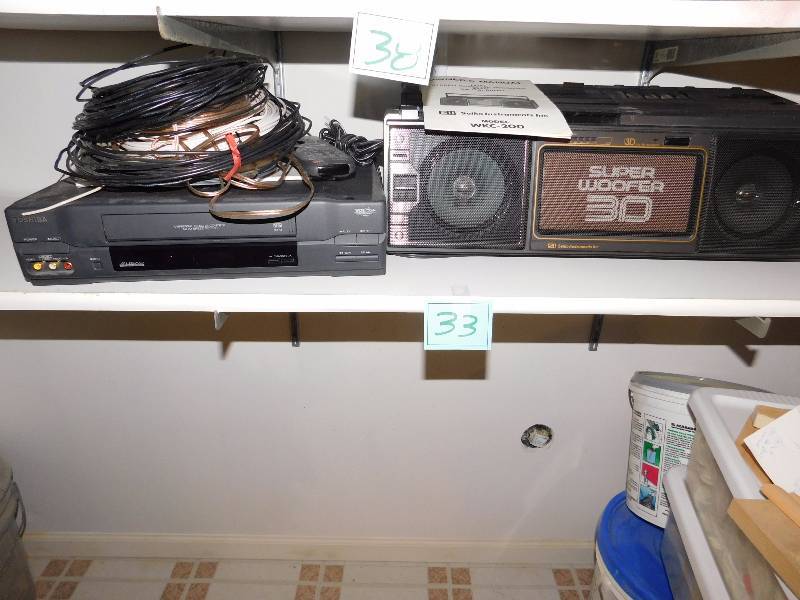 lot 33 image: electronics lot