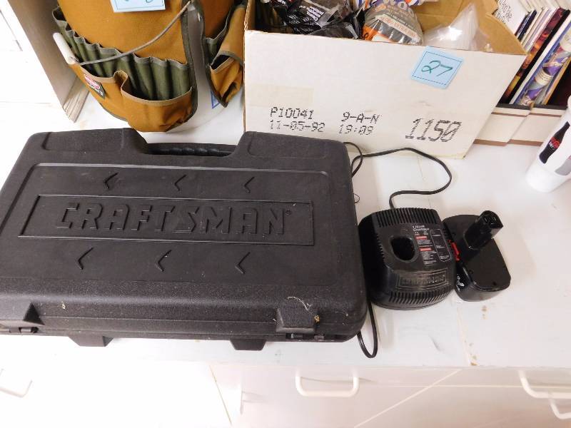 lot 38 image: Craftsman 19.2 volt drill and light set