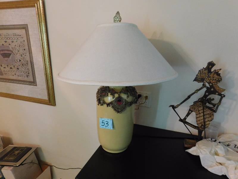 lot 53 image: very nice yellow lamp with lamp jewelry