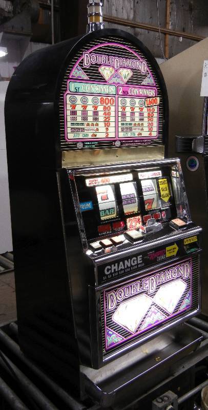 lot 1003 image: IGT S REEL SLOT MACHINE   DOUBLE DIAMOND