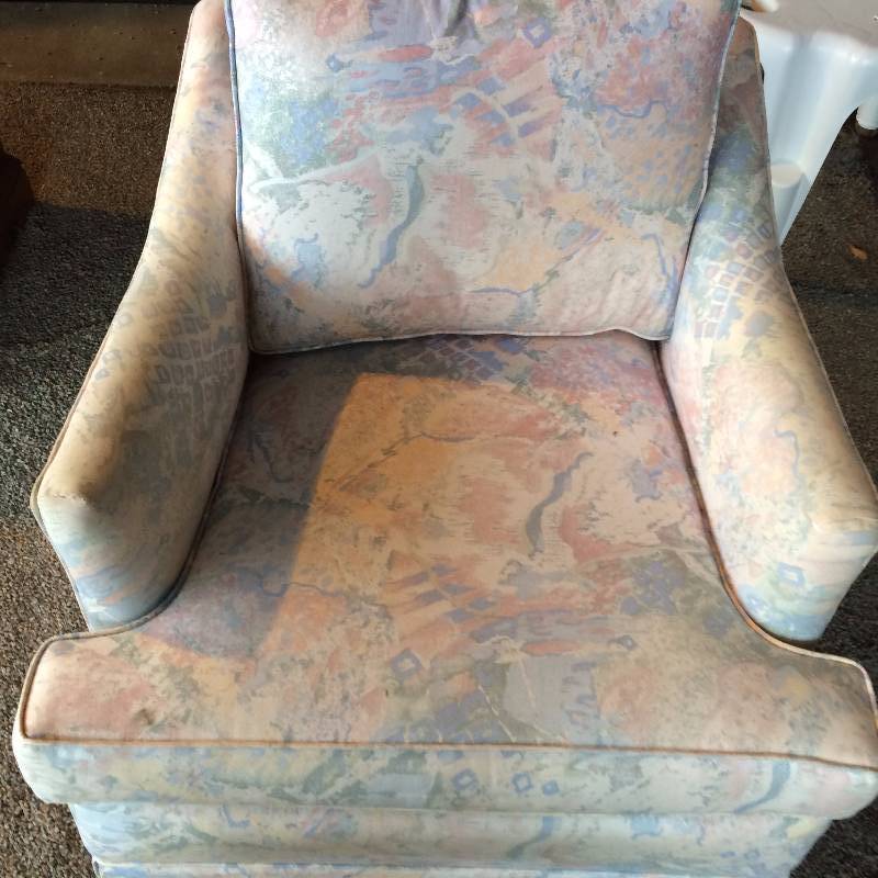 lot 014 image: Upholstered Printed Fabric Accent Bedroom Sun Room Arm Chair