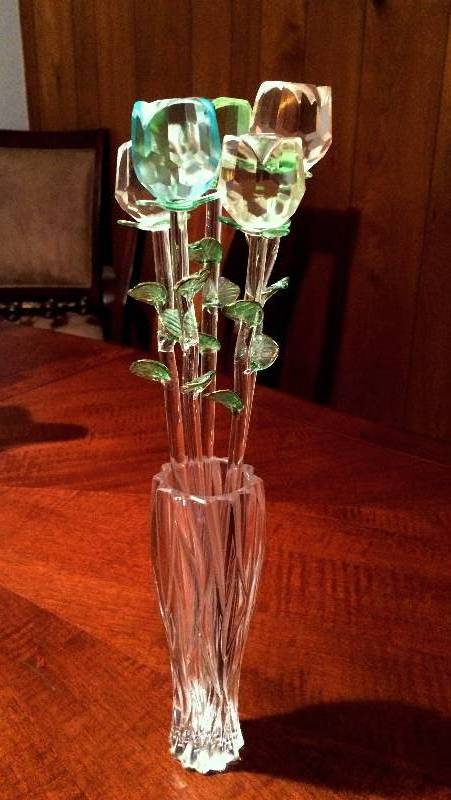 lot 041 image: Gorgeous 5 Cut Crystal 13 Long Stem Roses Flowers with Leaves in Crystal Vase