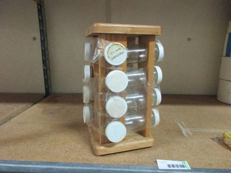 lot 17 image: Organizer