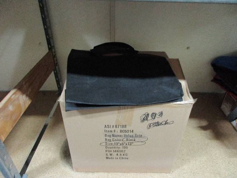 lot 18 image: Tote Bags
