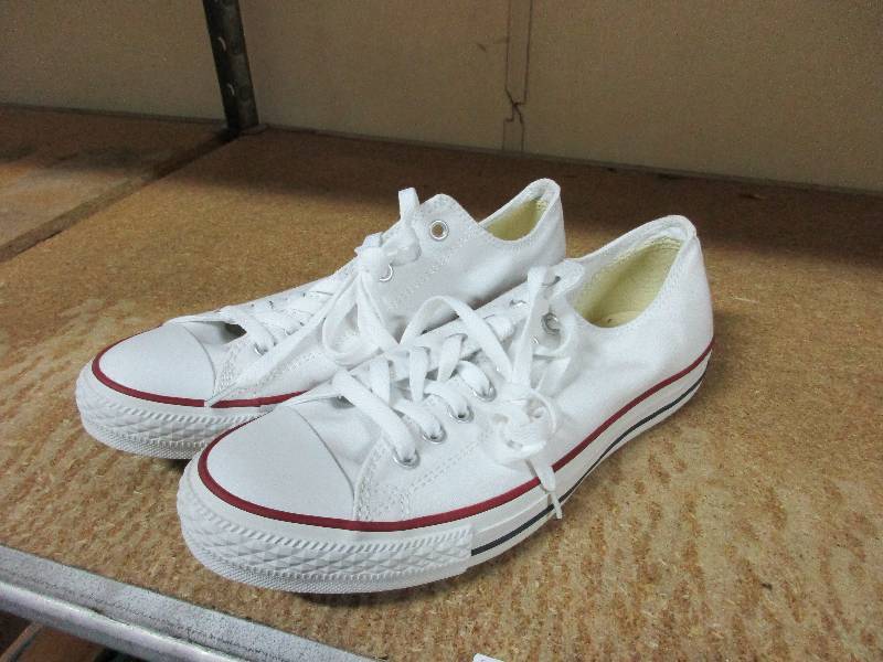 lot 20 image: Converse allstars