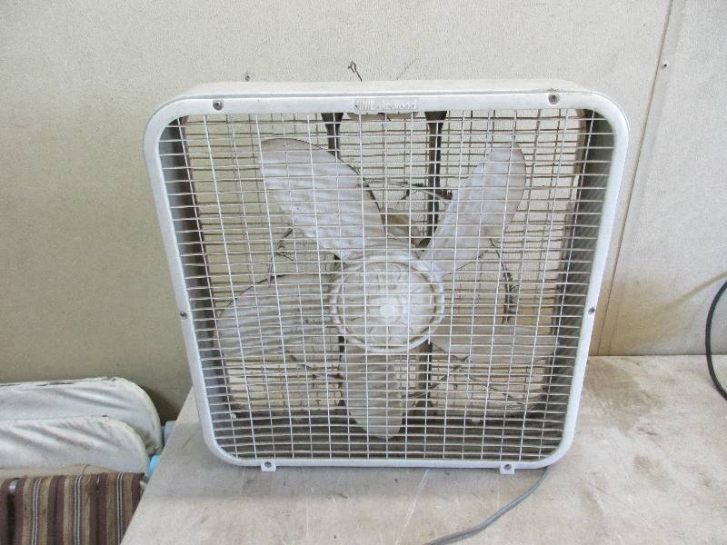 lot 47 image: Fan