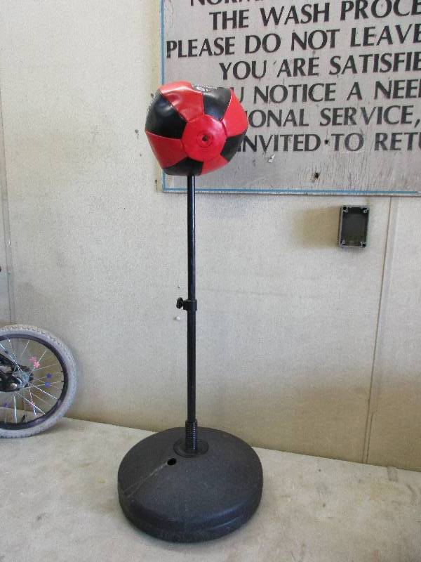 lot 53 image: Punching bag
