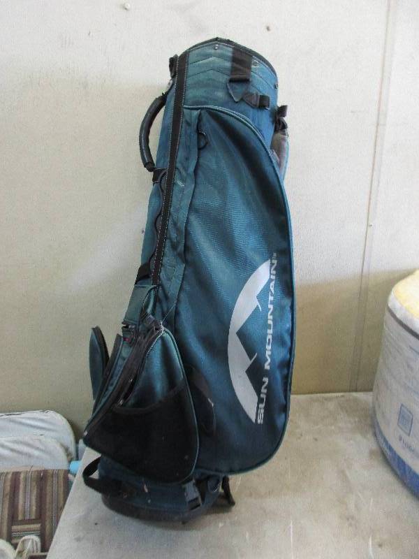 lot 70 image: Golf Bag