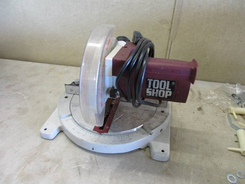 lot 72 image: Miter saw