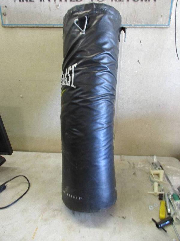 lot 81 image: Punching bag