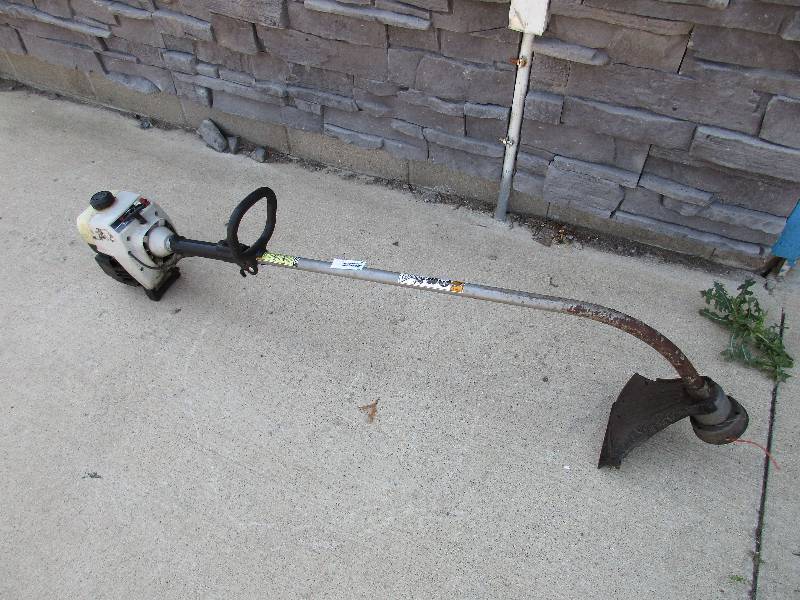 lot 85 image: Ryobi Weed whip