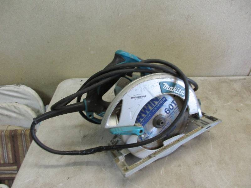 lot 86 image: Makita saw