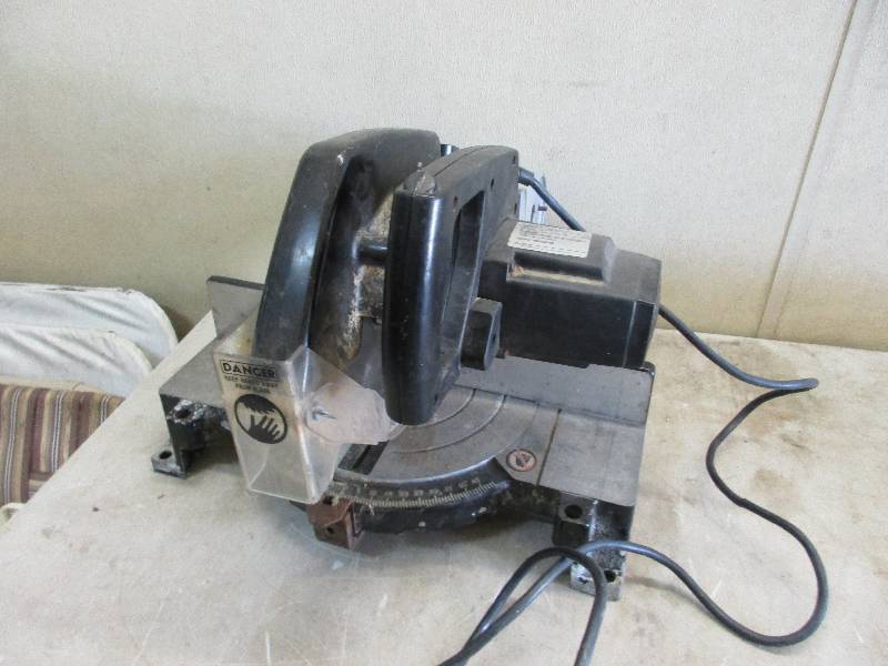 lot 89 image: Miter saw