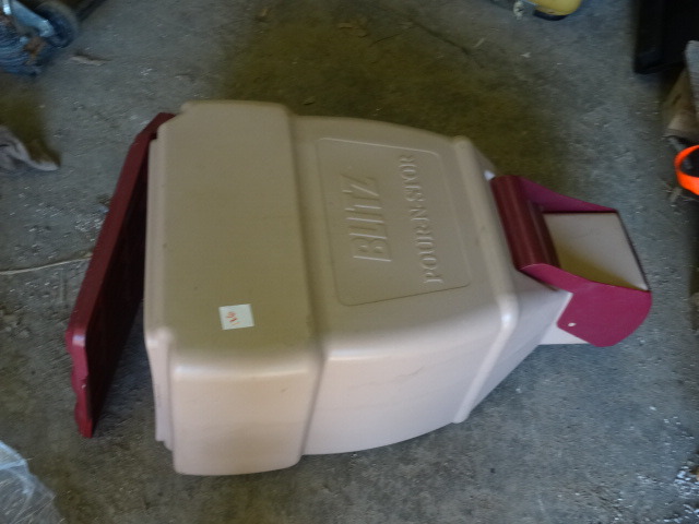 Pet Food Dispenser