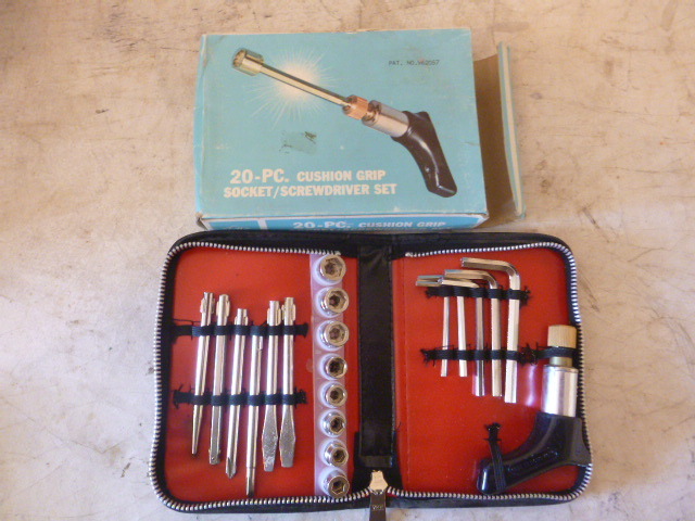 CW 20 Piece Cushion Grip SocketScrewdriver Set