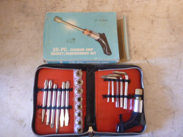 CW 20 Piece Cushion Grip SocketScrewdriver Set