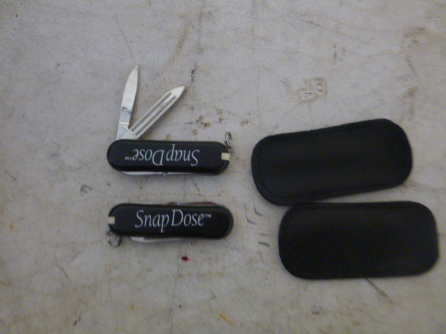 2 Small Pocket Knives