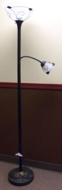 lot 12 image: Standing Lamp