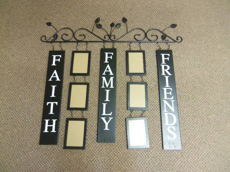 lot 16 image: Photo Frame and Wall Dcor