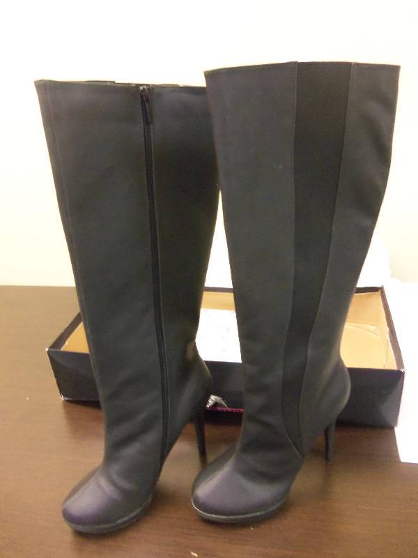 lot 19 image: Womens High Heel Boots