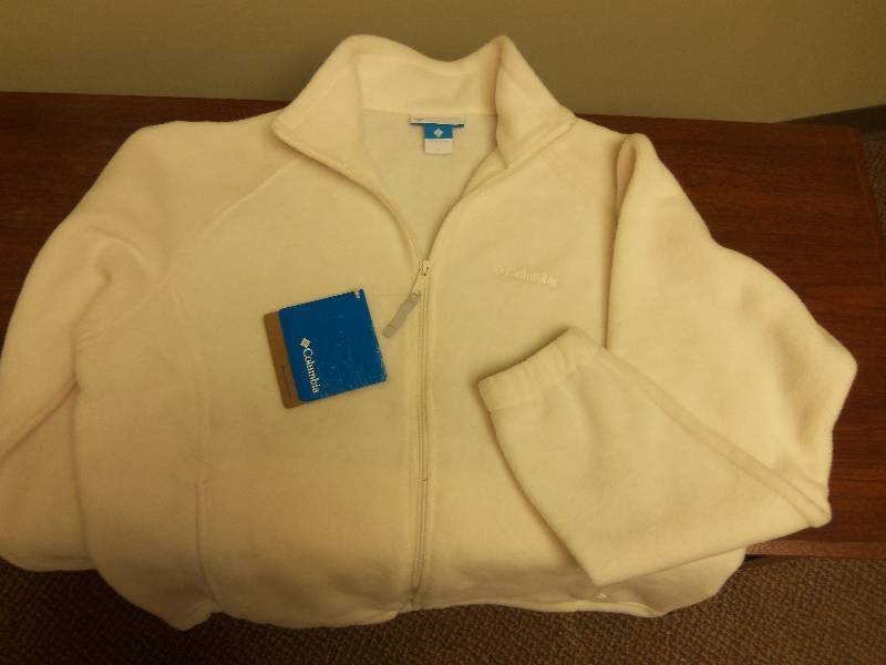 lot 24 image: Womans Columbia Zip-Up Fleece