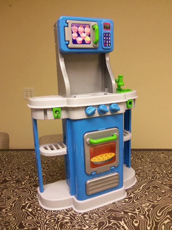 lot 26 image: Childrens Kitchen Playset