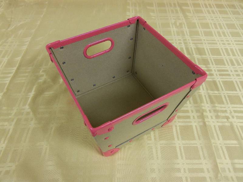 lot 47 image: Pink Storage Bin