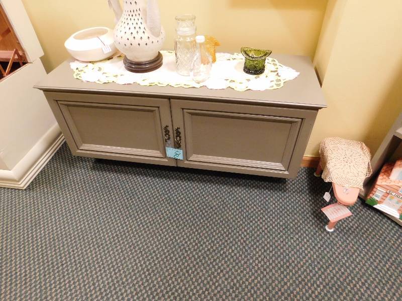 lot 8 image: hallway storage bench doors on front swing open for shoes hats gloves ect
