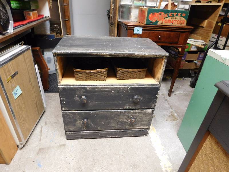 lot 11 image: short three drawer dresser top drawer is missing