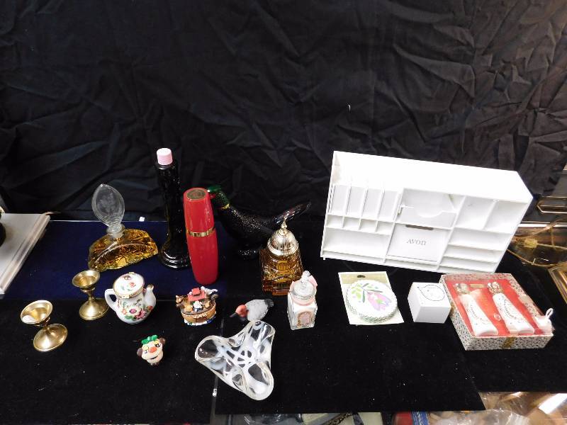 lot 20 image: Avon makeup station and many other avon items
