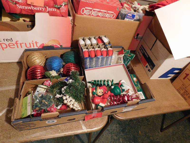 lot 17 image: The largest Christmas lot ever