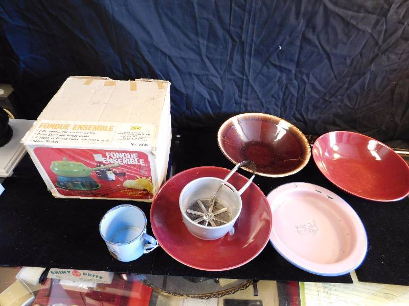 lot 38 image: fondue set Homer Laughlin bowls and more