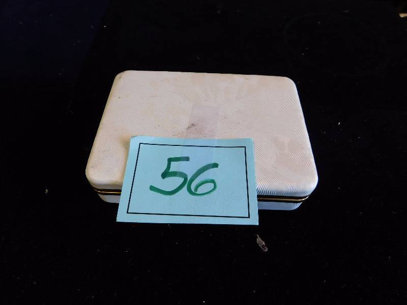 lot 56 image: 24 pez collectible rings bronze tone and silver tone in box