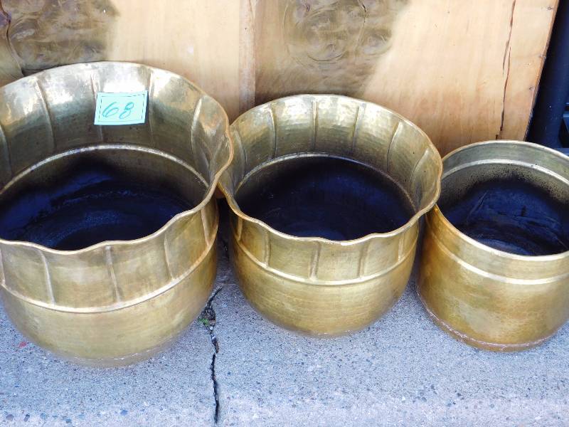 lot 68 image: three nesting brass planters