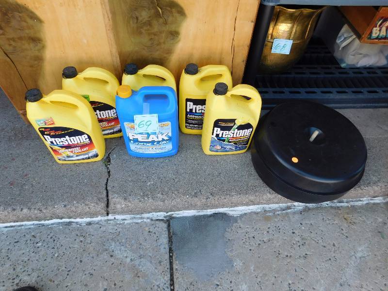 lot 69 image: 5 NIB gallons of Prestone and 1 NIB gallon of Peak antifreeze