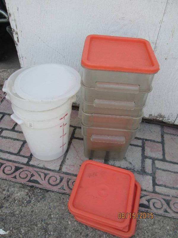 4 clear and 3 white plastic food st...