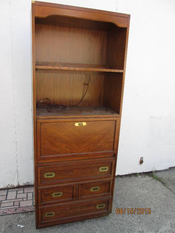 Lighted bureau chest, nice wood fin...