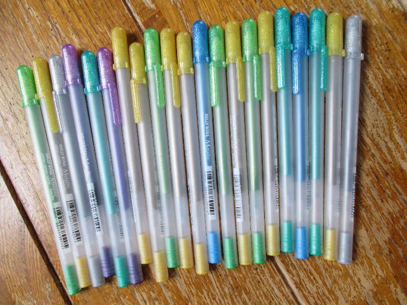 lot of 21 gelly roll metallic color...