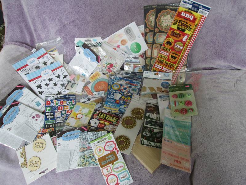 mixed lot of fabric buttons, page m...