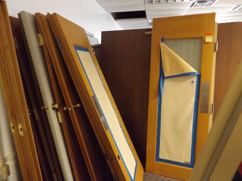 lot 131 image: 4 Doors with Glass - 30 x 83.5