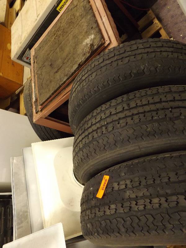 lot 181 image: 4 - 6 Bolt Trailer Tires