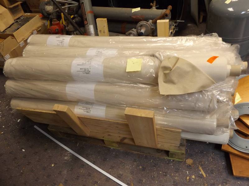 lot 198 image: 4 Rolls of Vinyl Wallpaper